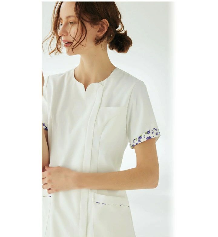看護師用スクラブLAURA ASHLEY 半袖シャツ ホワイト LAURA ASHLEY ローラアシュレイ スクラブ 医療 白衣 LW611 半袖